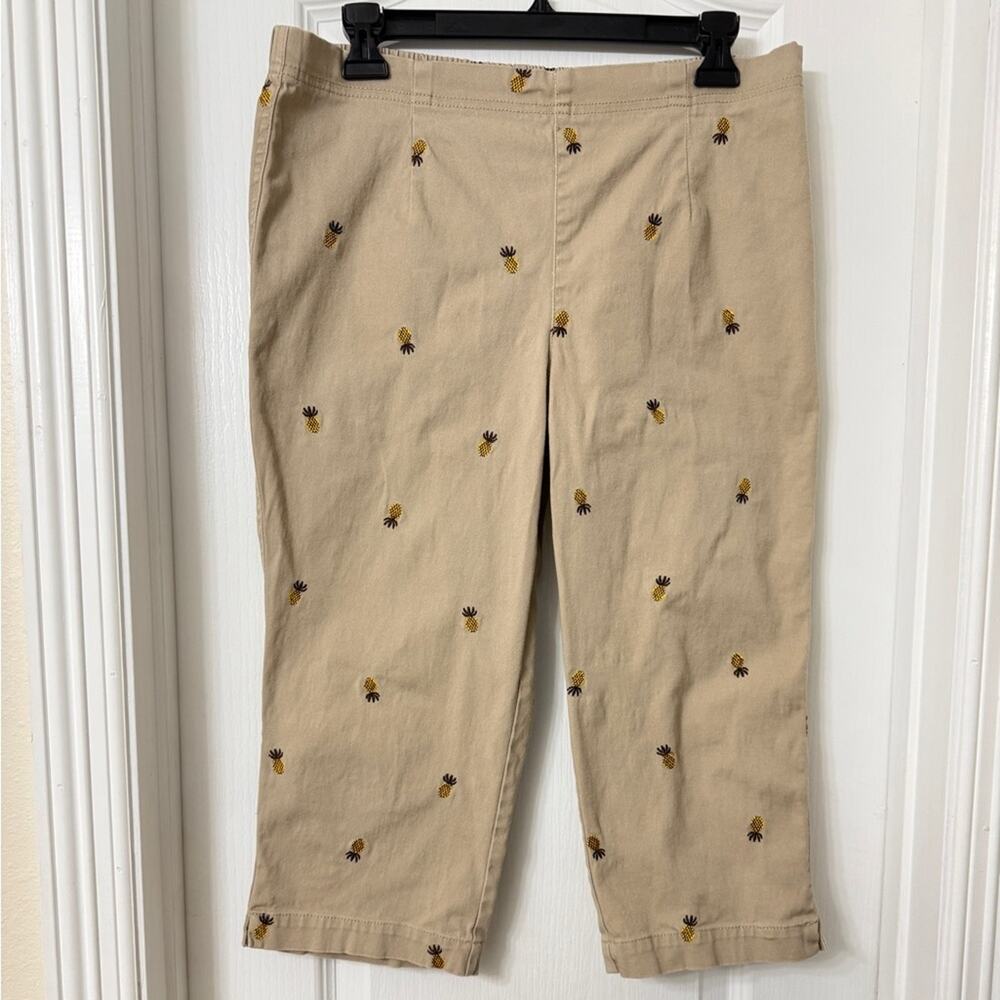 White Stag Woman's Vintage Tan Pineapple Embroidered Pull On Capri Pants Size 6